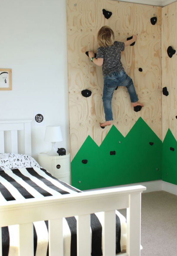 Kamar Bermain dengan Tebing Mendaki